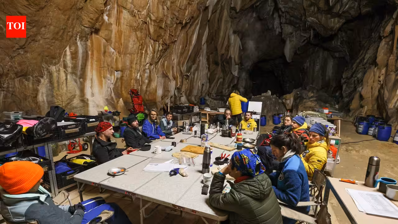 Fifteen volunteers spent 40 days inside a French cave without clocks, sunlight or phones and emerged believing only 30 days had passed | World News