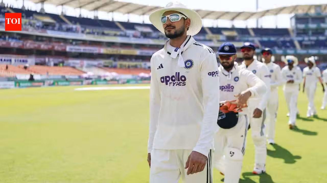 Shubman Gill suffers finger injury, KL Rahul leads India on Day 1 of warm-up game vs SLC XI | Cricket News Shubman Gill suffers finger injury, KL Rahul leads India on Day 1 of warm-up game vs SLC XI | Cricket News