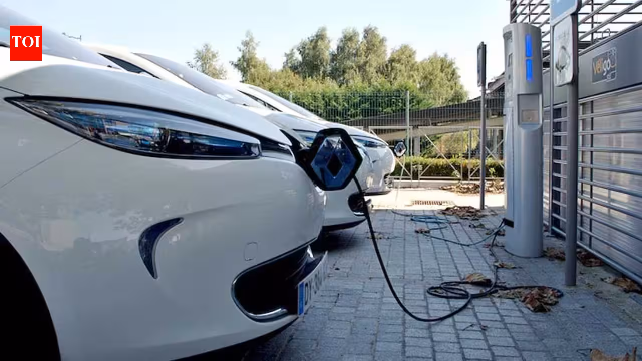 Use of EVs going up steadily: Consumption at public chargers rises by 72% | India News