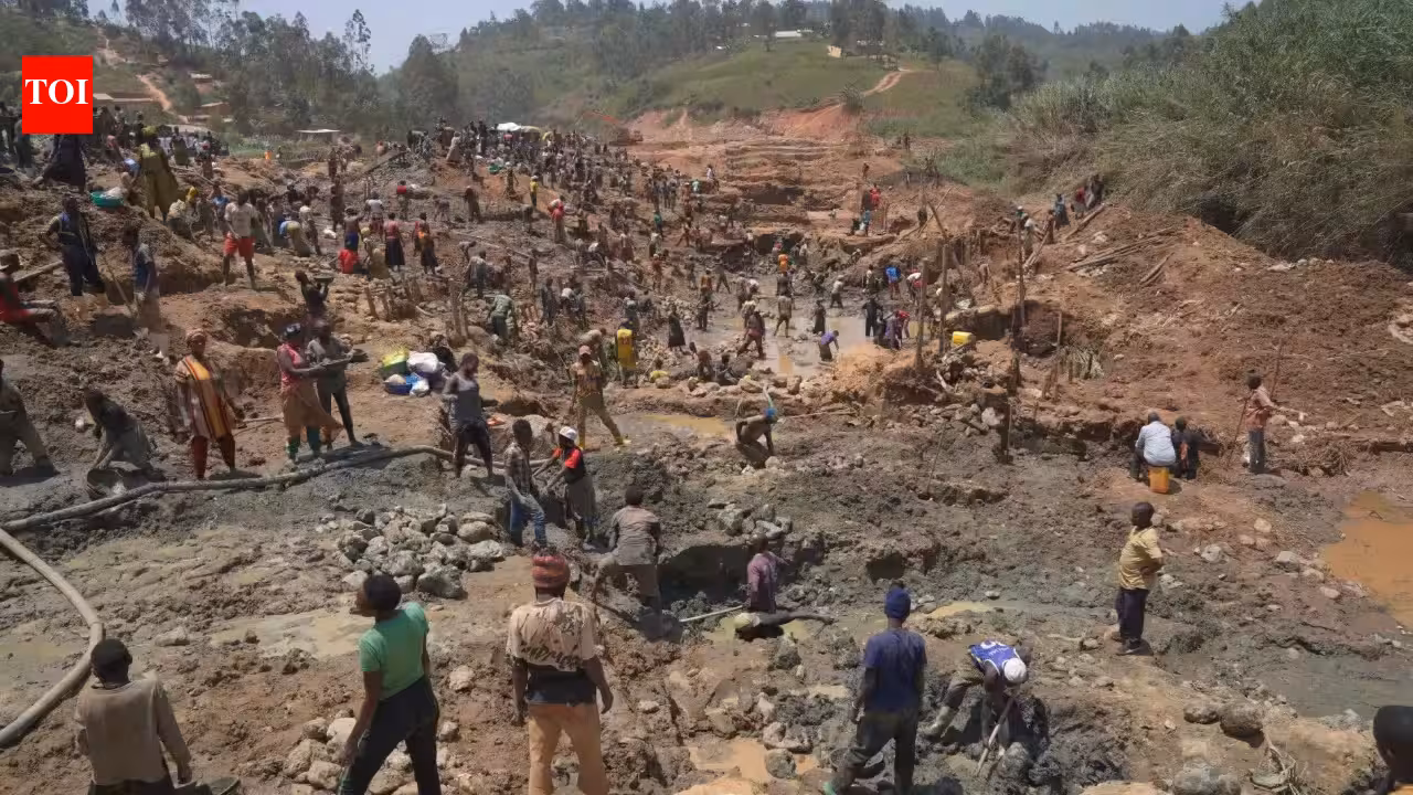 At least 100 killed after illegal gold mine collapses in Central African Republic At least 100 killed after illegal gold mine collapses in Central African Republic