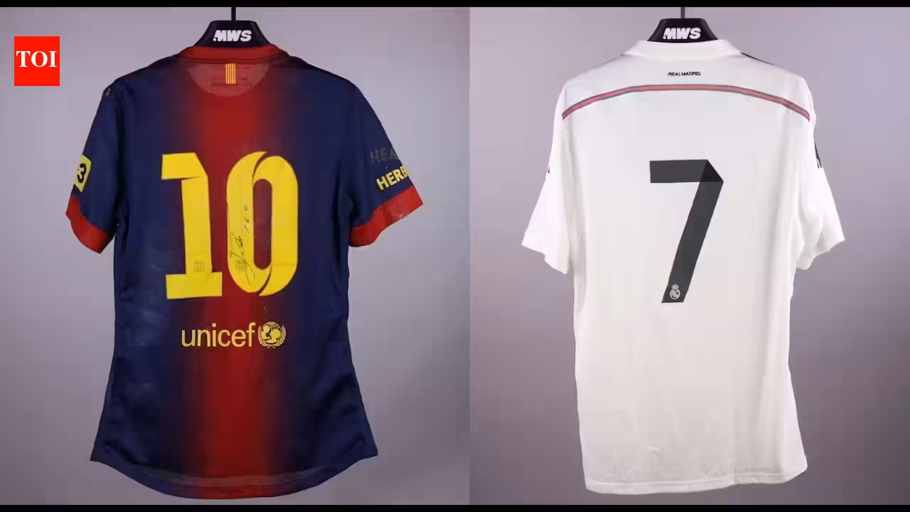 Messi and Ronaldo shirts from same collection go head-to-head at auction, with one selling for six times more | Football News Messi and Ronaldo shirts from same collection go head-to-head at auction, with one selling for six times more | Football News