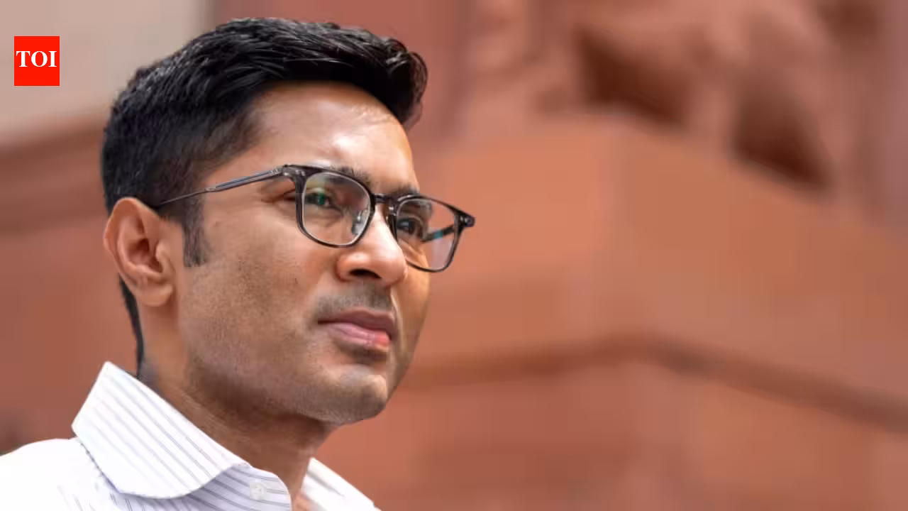 Abhishek Banerjee in SC for speedy order on rebel MPs | India News Abhishek Banerjee in SC for speedy order on rebel MPs | India News