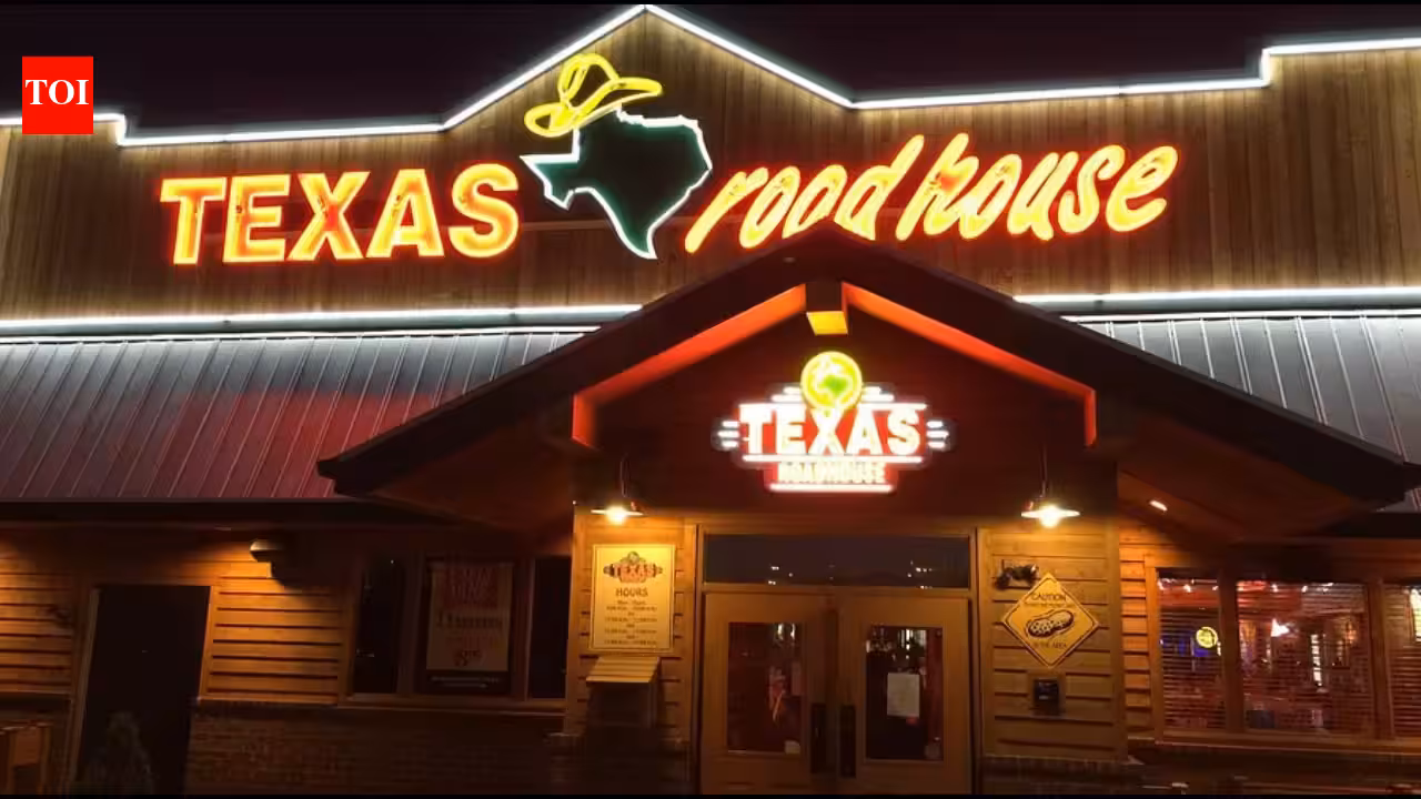 Texas Roadhouse says claims of white employees discussing spitting in Black customers’ food in a Facebook group are ‘completely unfounded’