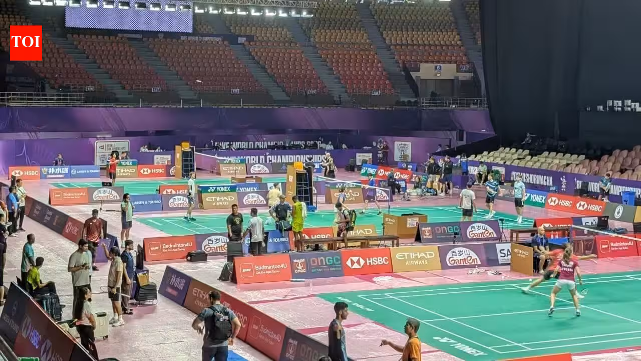 From watching Shin-chan, Doraemon and K-dramas to translating shuttlers’ words for the world: How young interpreters found their way to badminton’s biggest stage | Badminton News From watching Shin-chan, Doraemon and K-dramas to translating shuttlers’ words for the world: How young interpreters found their way to badminton’s biggest stage | Badminton News