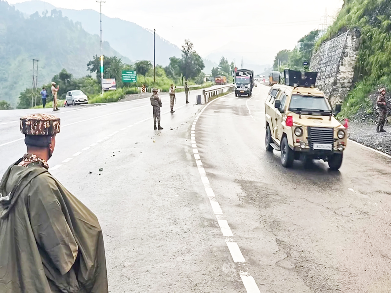 29th Batch of Shri Amarnath Yatra pilgrims leave Jammu under tight security 29th Batch of Shri Amarnath Yatra pilgrims leave Jammu under tight security
