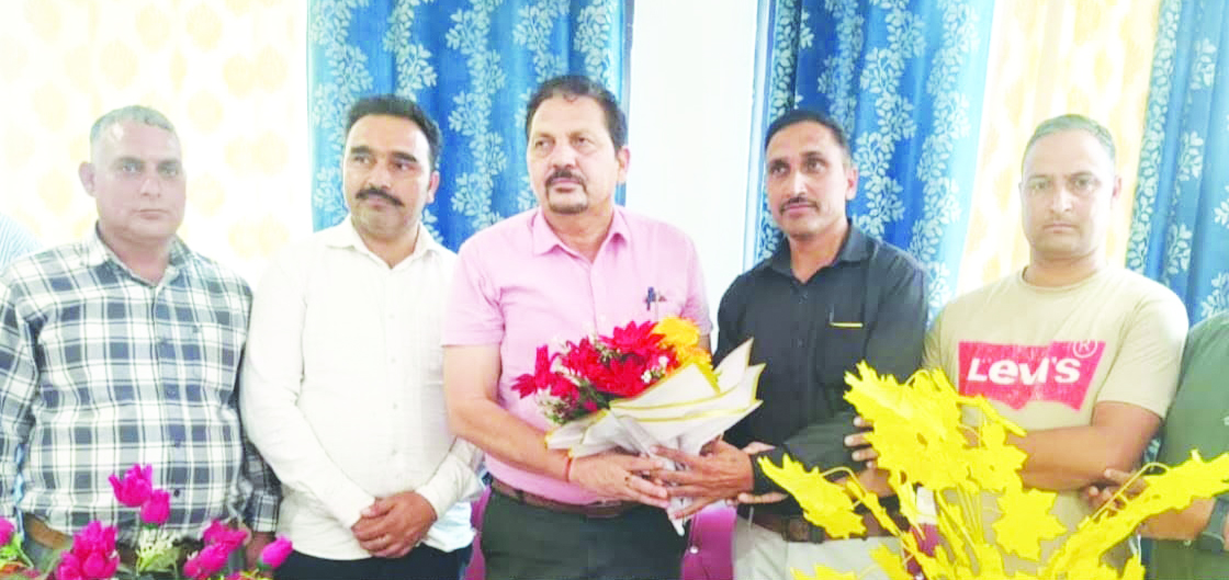 ABRSM Zone Gundna accords farewell to Principal HSS Shiva Shaber Isaq Zarger, Senior Assistant Shikha Singh