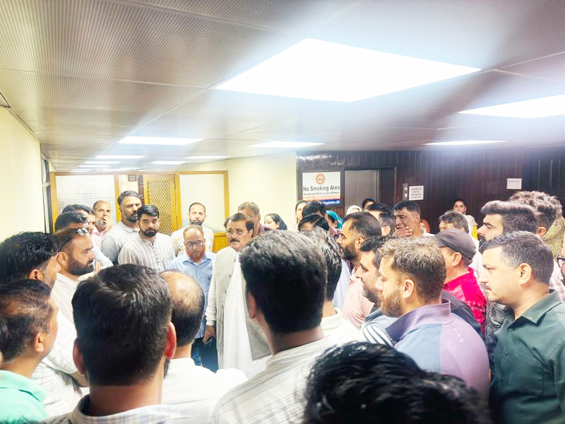 J&K Assembly employees protest against deputation order; Seek review of GAD decision J&K Assembly employees protest against deputation order; Seek review of GAD decision