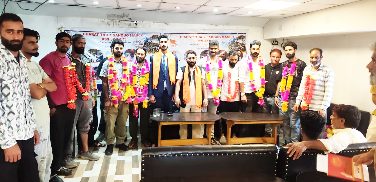 BTSM welcomes political workers at Srinagar Convention; Urges citizens to hoist National Flag on I-Day BTSM welcomes political workers at Srinagar Convention; Urges citizens to hoist National Flag on I-Day