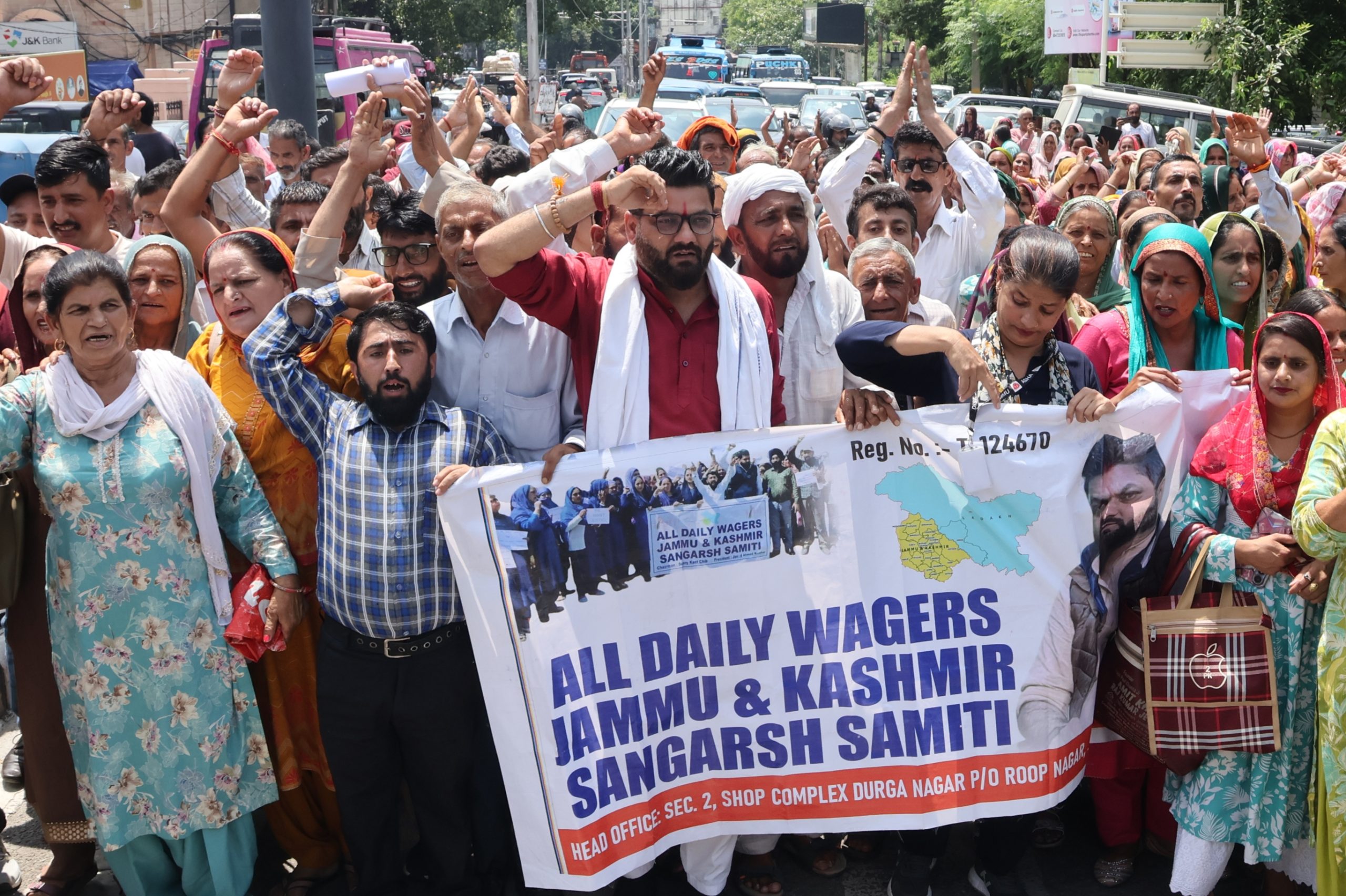 Daily Wagers’ Sangarsh Samiti seeks minimum wages, regularisation Daily Wagers’ Sangarsh Samiti seeks minimum wages, regularisation
