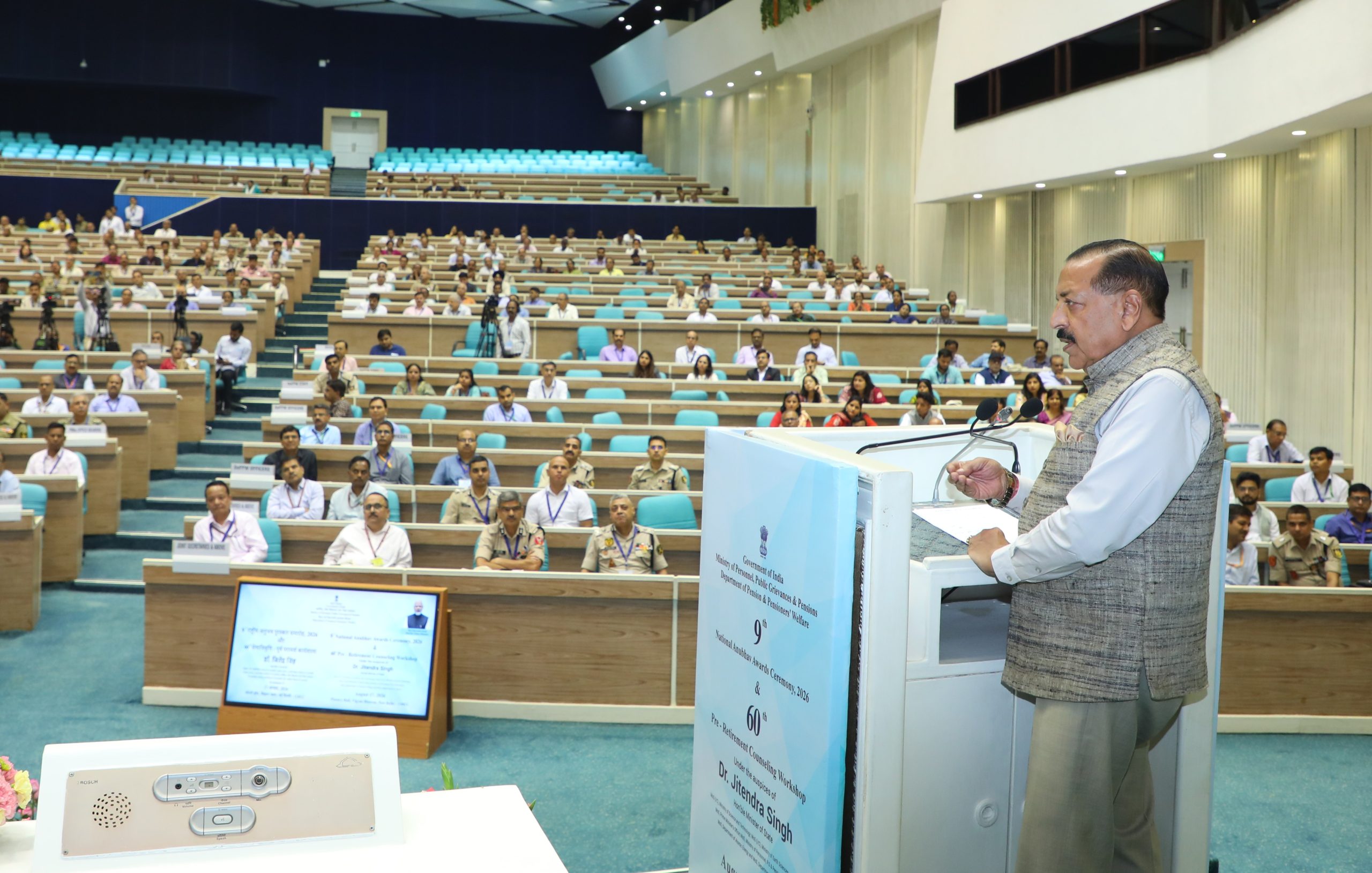 Dr Jitendra presents ‘National Anubhav Awards’ to superannuating employees, calls them national asset