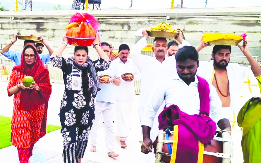 Dr. Priyanka, Manpreet Kaur pay obesciance at Tirupati Balaji Temple Dr. Priyanka, Manpreet Kaur pay obesciance at Tirupati Balaji Temple
