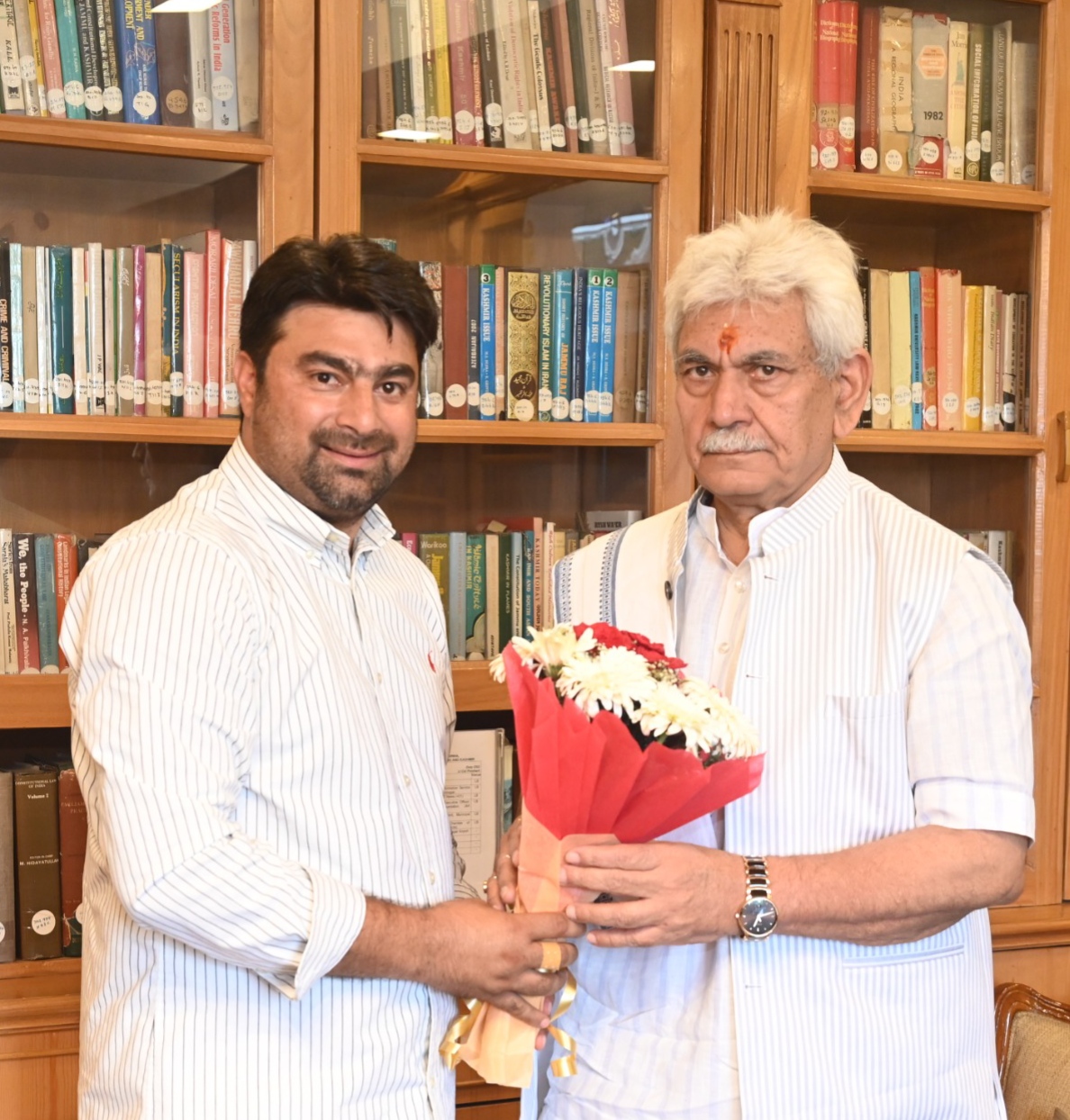 Former President MC Baramulla calls on LG