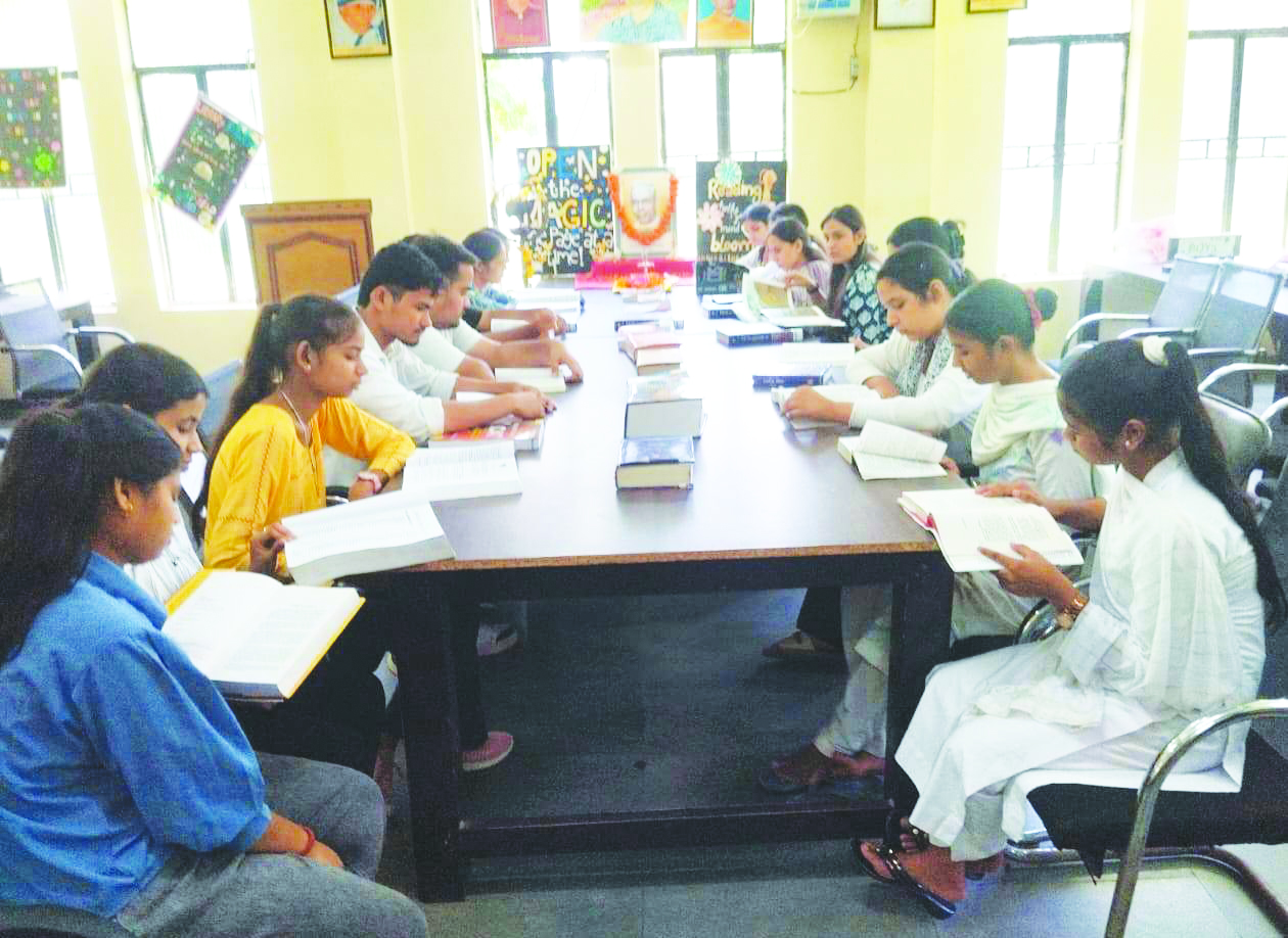 GDC Kathua celebrates Librarian’s Day with rare book exhibition and reading activity