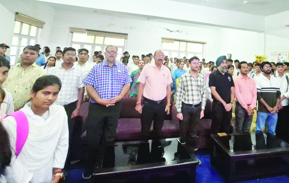 GDC Ramnagar organises National Flag hoisting ceremony, Vande Mataram recitation