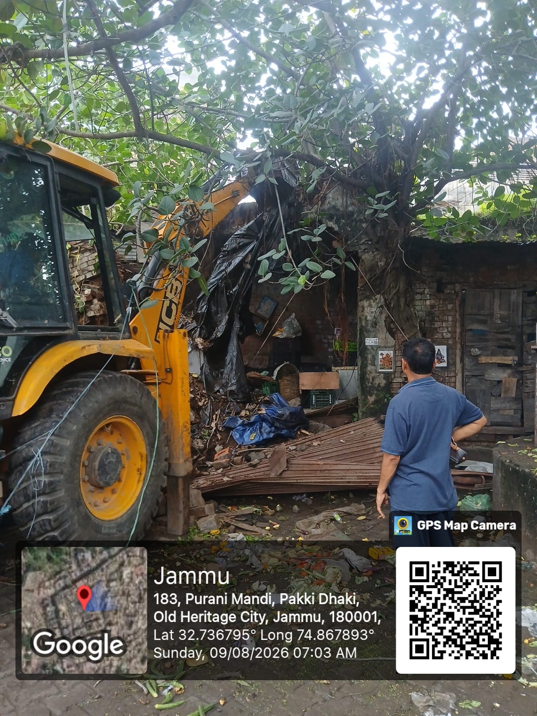 JMC launches safety and clearance drive for reconstruction of Parade Sabzi Mandi