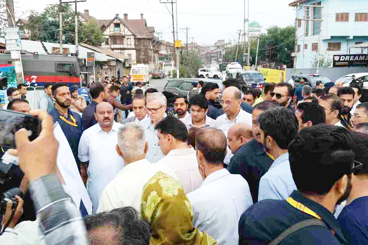 At first light, CM takes pulse of Srinagar’s development