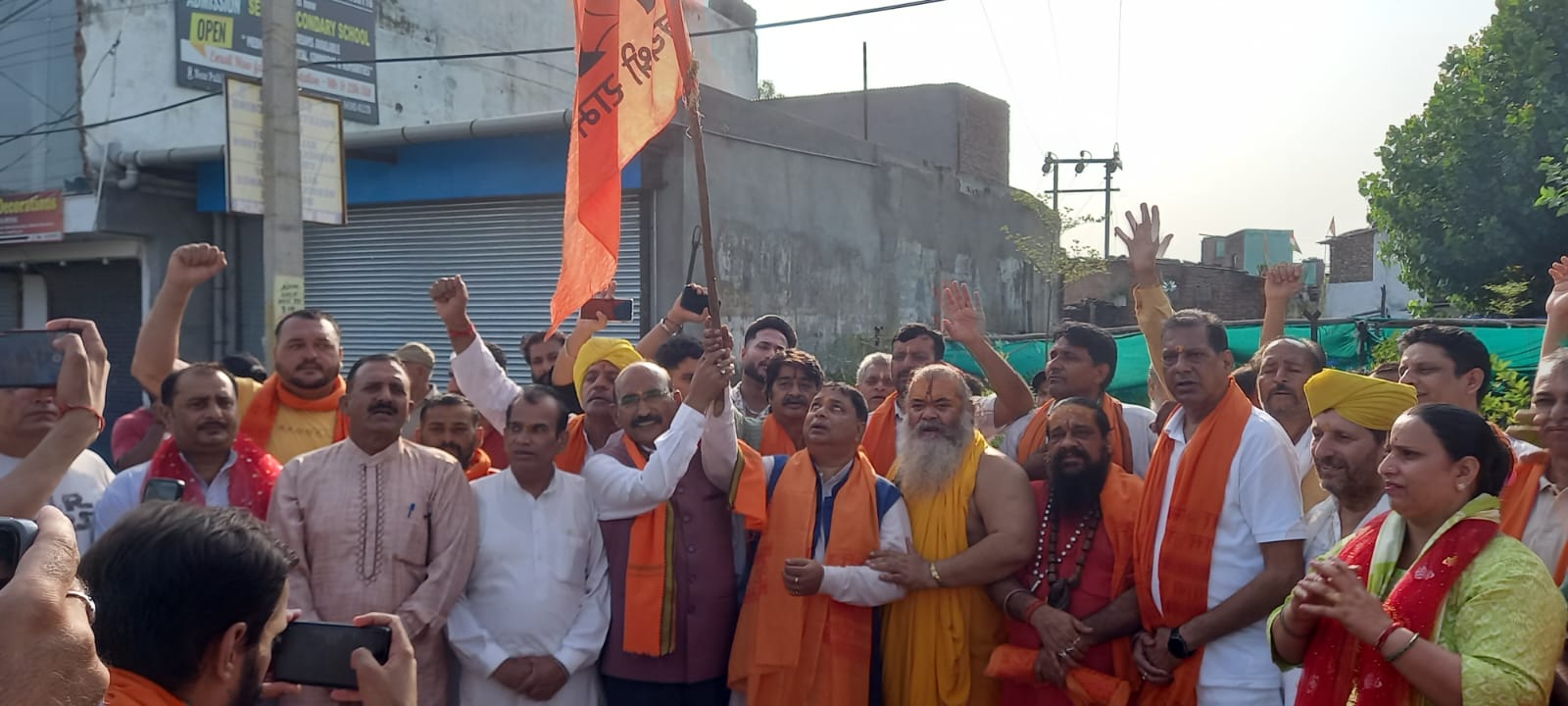 Sat Sharma, MLA Mohan Lal Bhagat Flag Off Final Batch of 1,340 Pilgrims from Akhnoor