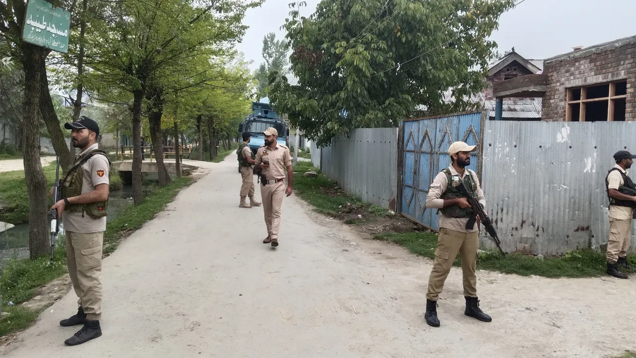 Searches at 26 locations in Sopore over alleged JeI Links Searches at 26 locations in Sopore over alleged JeI Links