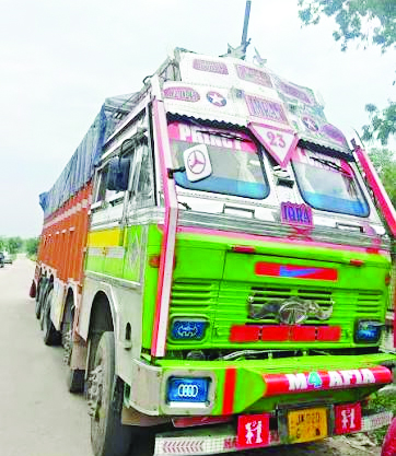 J&K Police seizes three trucks carrying 49 cattle in Kathua, Smugglers flee