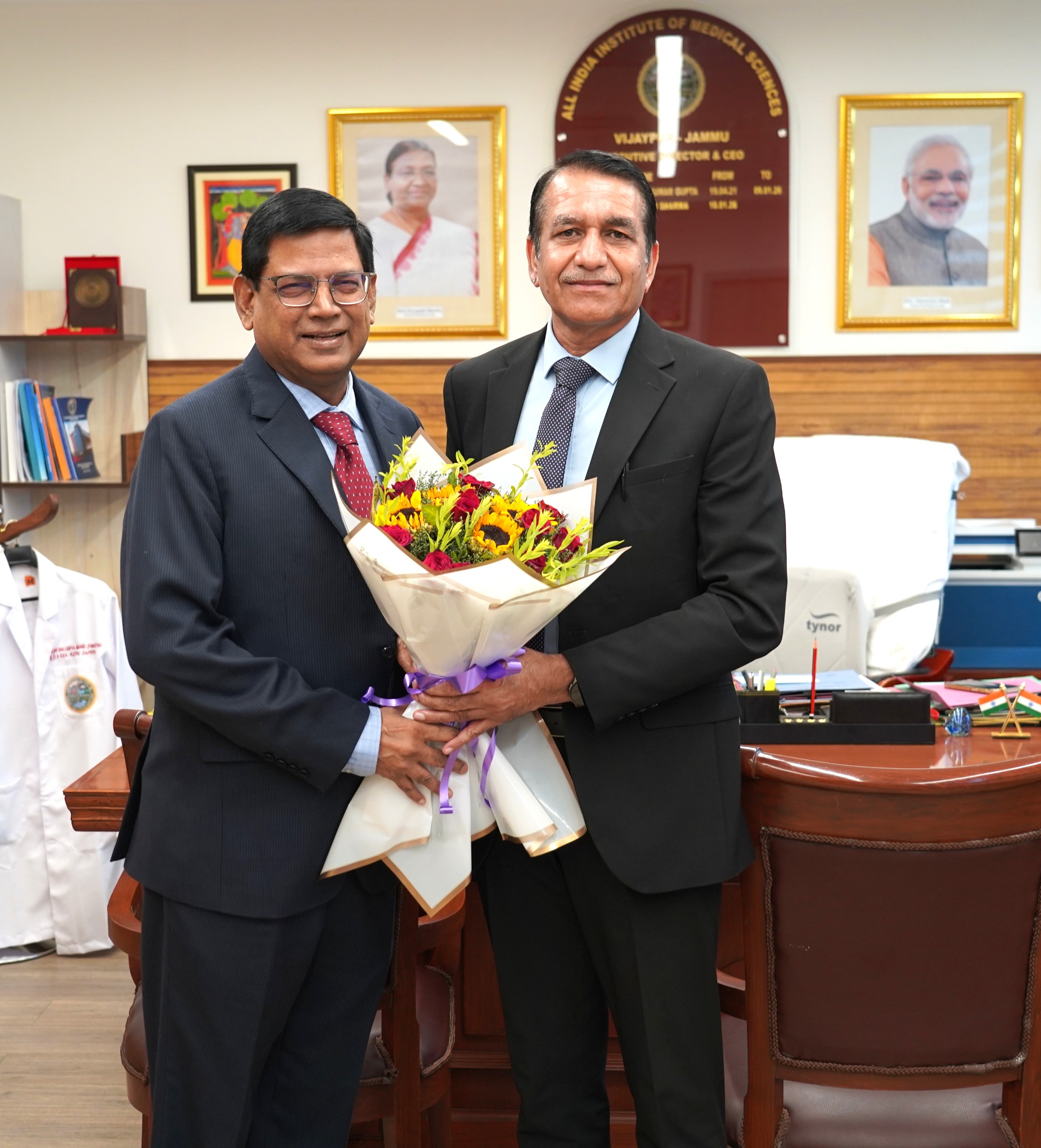 AIIMS Jammu Welcomes Prof. (Dr.) Sanjeev Sinha as New Executive Director & CEO; Prof. (Dr.) D. N. Sharma’s Tenure Concludes