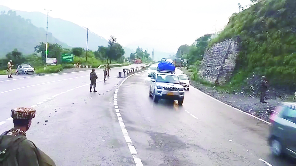 Shri Amarnath Yatra resumes after one-day halt; 1,801 pilgrims leave Jammu