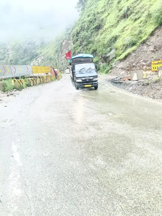 Amarnath Yatra suspended from Jammu; 588 pilgrims return from Baltal in 53 vehicles Amarnath Yatra suspended from Jammu; 588 pilgrims return from Baltal in 53 vehicles