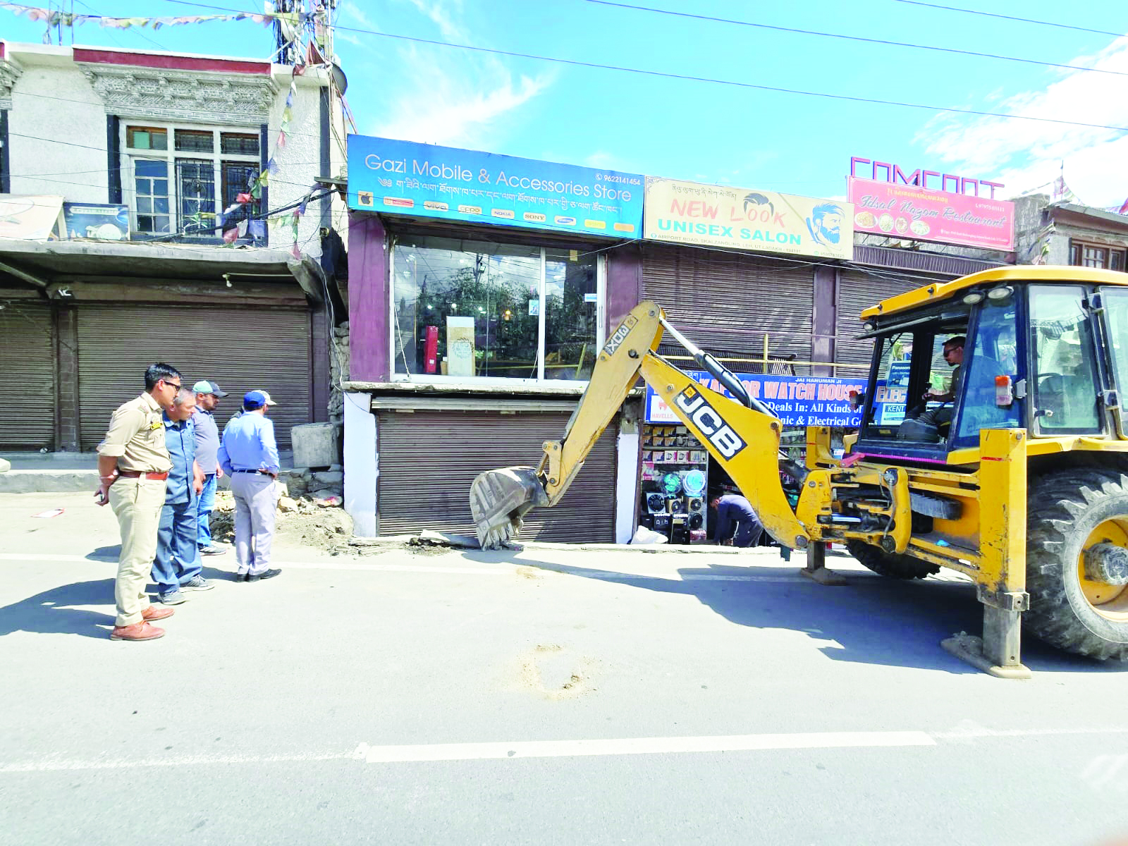 Joint anti-encroachment drive conducted along Singey Namgyal Chowk–Airport Road in Leh