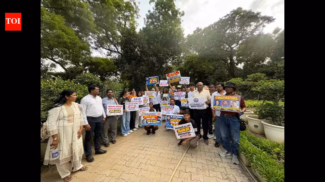 Ex-India captain Asunta Lakra leads protest against Hockey India officials | Hockey News