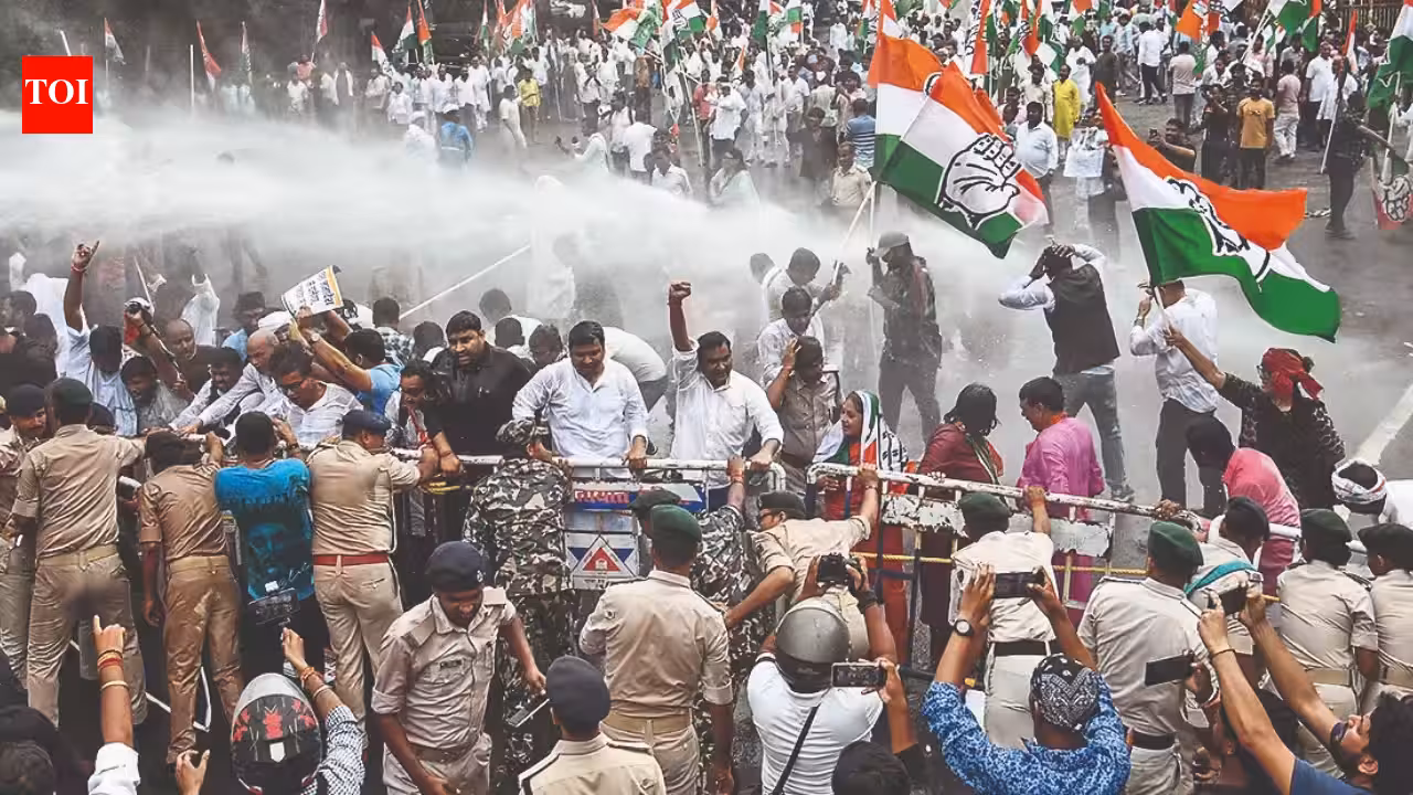 Congress ups ante against CEC, stages protests across India | India News Congress ups ante against CEC, stages protests across India | India News
