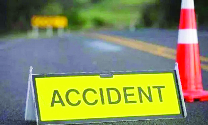 Eight labourers injured as Tata Mobile collides with electric pole in Srinagar Eight labourers injured as Tata Mobile collides with electric pole in Srinagar
