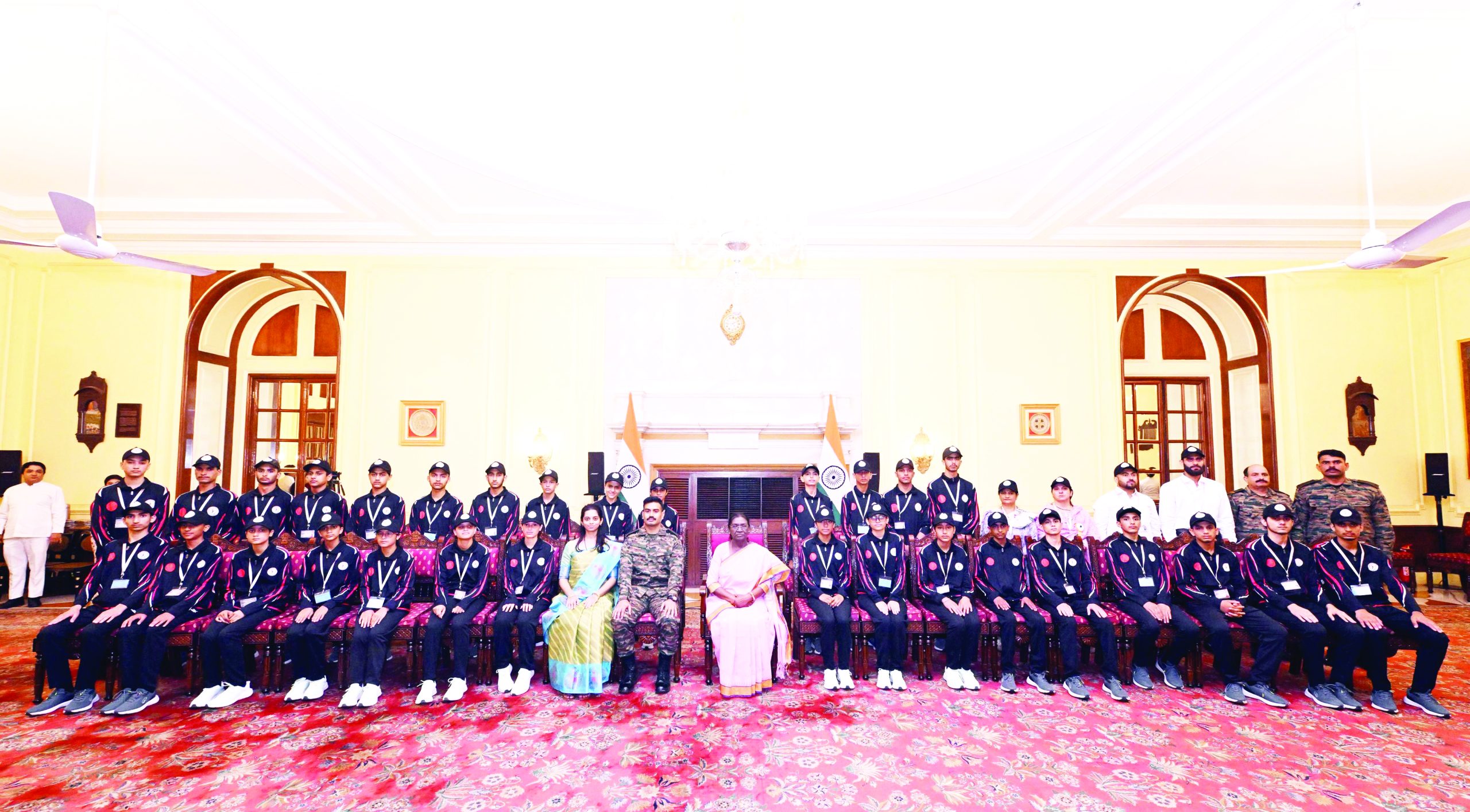 Army facilitates interaction of Doda, Kishtwar students with President of India during National Integration Tour