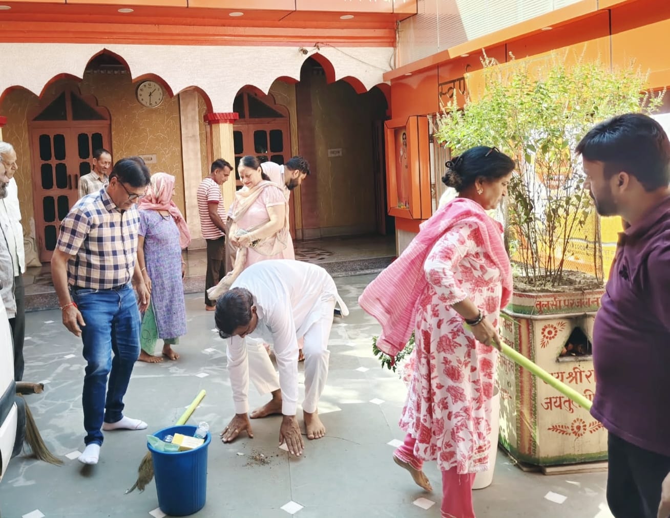 BJP OBC Morcha organises cleanliness drive at Mata Sunita Nand Giri Ashram BJP OBC Morcha organises cleanliness drive at Mata Sunita Nand Giri Ashram