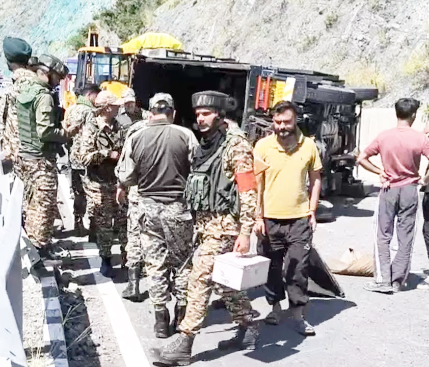 Five BSF personnel injured as truck turns turtle on NH-44 in Ramban