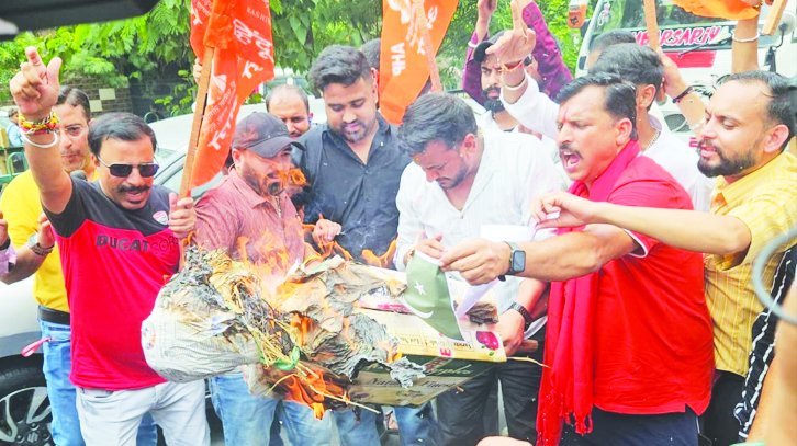 Rashtriya Bajrang Dal stages protest against Pakistan over demolition of Hindu Temple