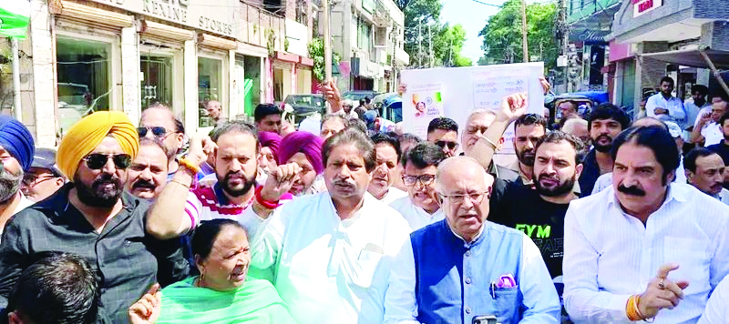 JKPCC Chief leads Anti-BJP Protest in Jammu over poster linking Gandhi, Akhilesh with Militancy JKPCC Chief leads Anti-BJP Protest in Jammu over poster linking Gandhi, Akhilesh with Militancy