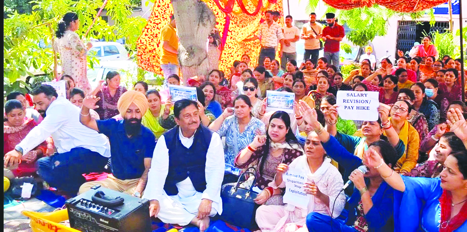 Dimple backs NHM doctors, urges Govt to hold talks and resolve strike
