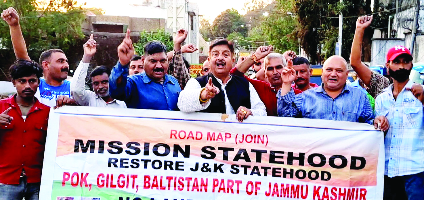 Dimple leads protest, demands restoration of J&K Statehood Dimple leads protest, demands restoration of J&K Statehood