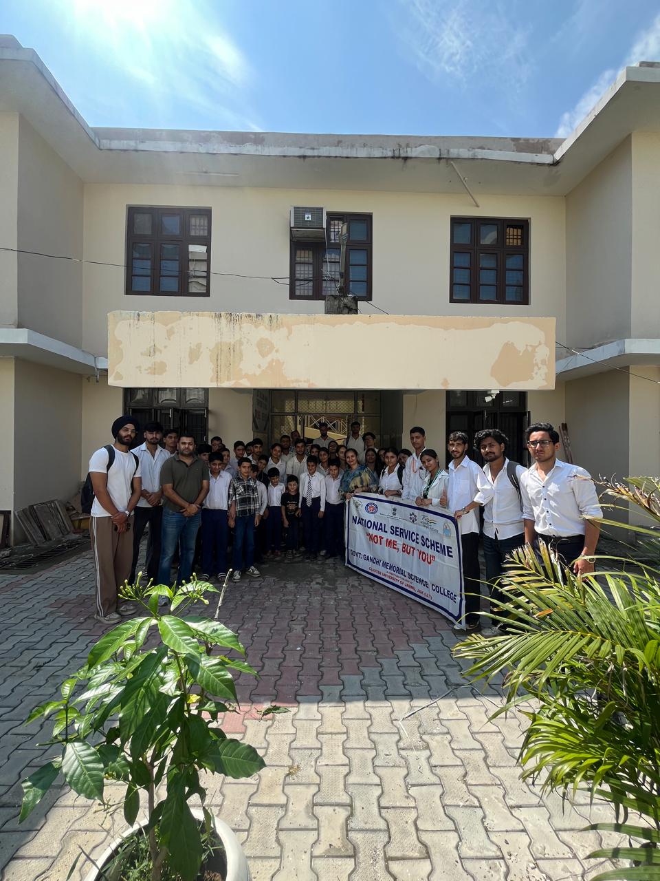 GGM Science College NSS volunteers visit Residential School for Blind  Roop Nagar
