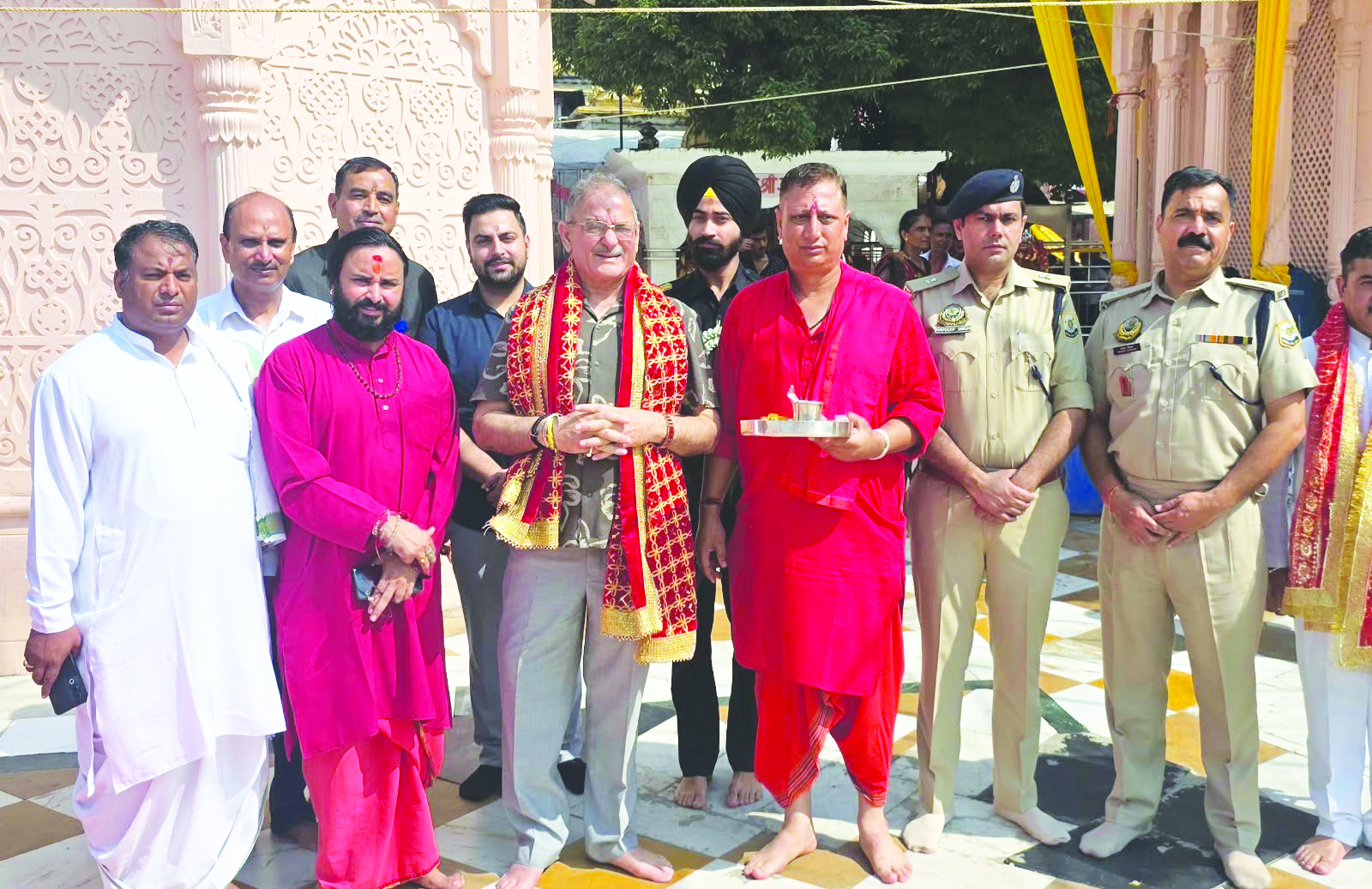Governor pays obeisance at Maa Jwalamukhi Temple