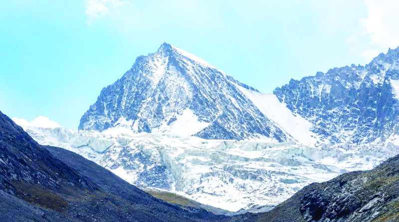 Kashmir receives first snowfall of Season