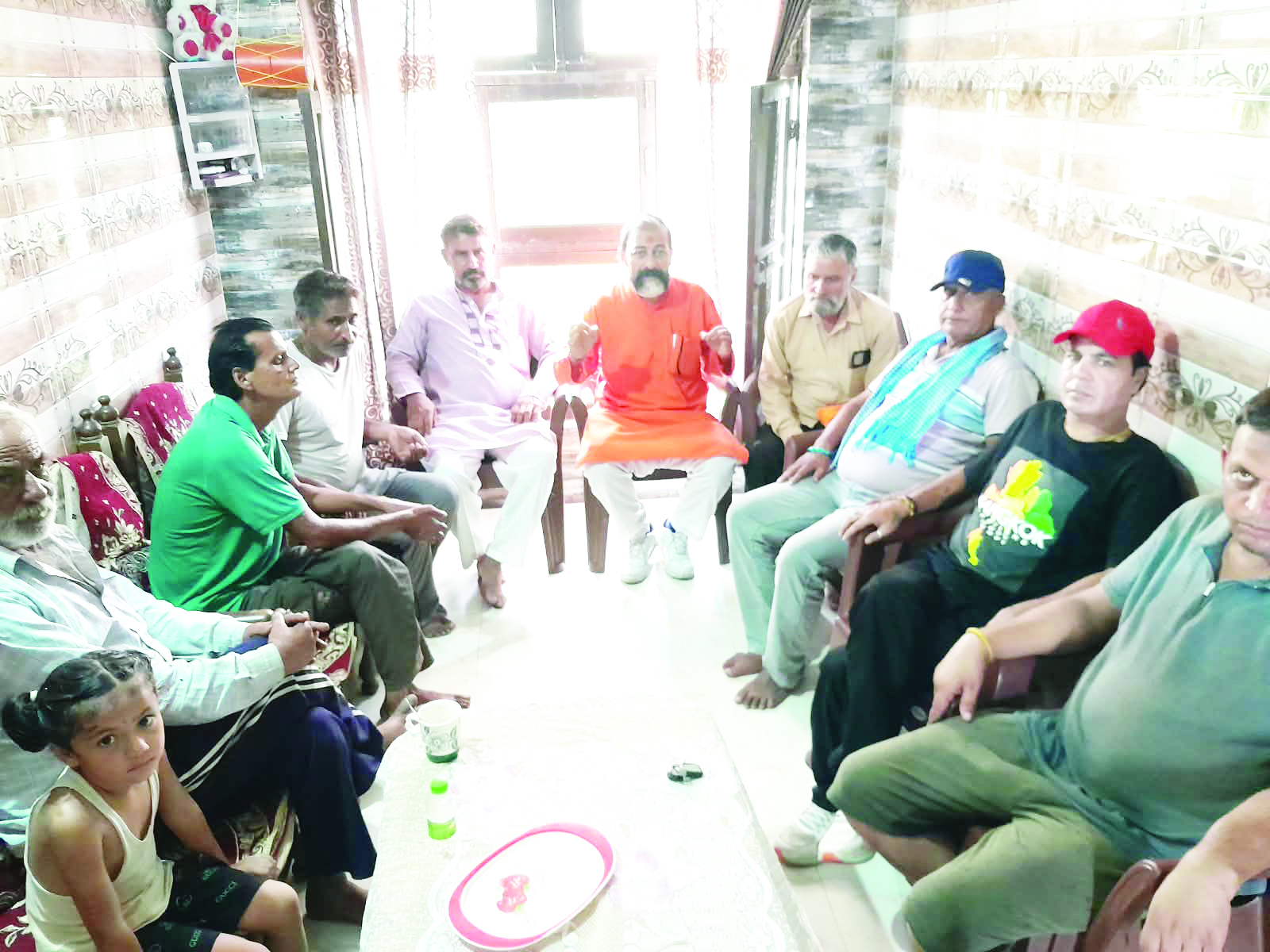 Kesri convenes meeting at Chak Murar, raises concern over drug abuse and cattle smuggling