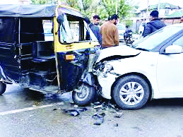 Man killed in auto-rickshaw, car collision in Srinagar Man killed in auto-rickshaw, car collision in Srinagar