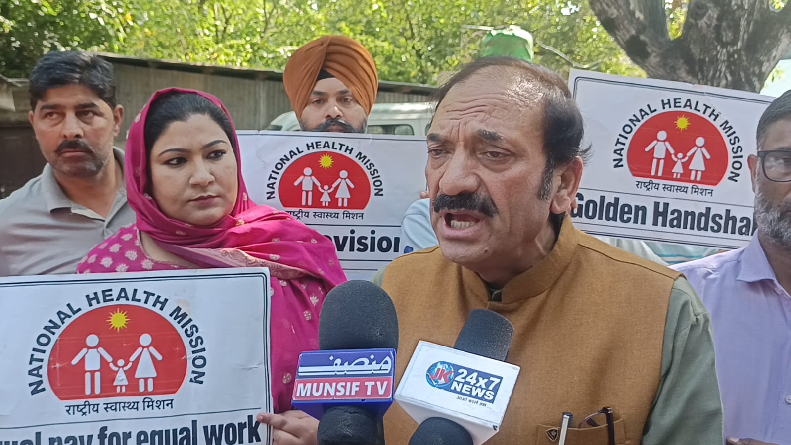 Muntazir Mohiuddin expresses solidarity with protesting NHM employees Muntazir Mohiuddin expresses solidarity with protesting NHM employees
