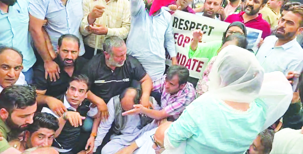 NC holds protest in Srinagar, Demands Restoration of Statehood, Constitutional guarantees