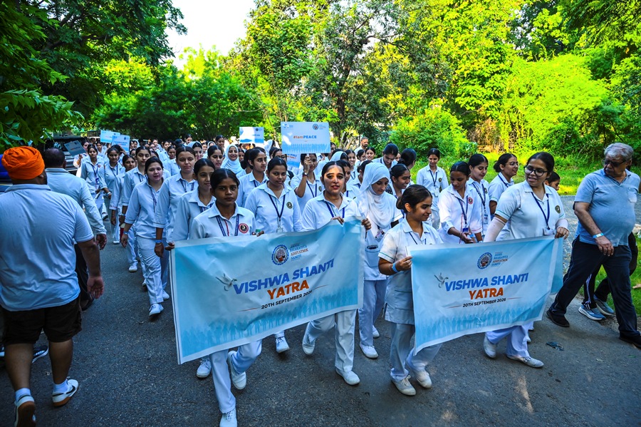 Over 1,000 join Vishwa Shanti Yatra in Amritsar to walk together for peace , unity and humanity