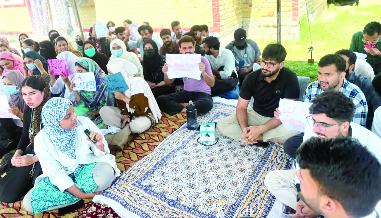 Stipend hike demand protest enters day 8: Hunger strike begins at SKIMS Bemina