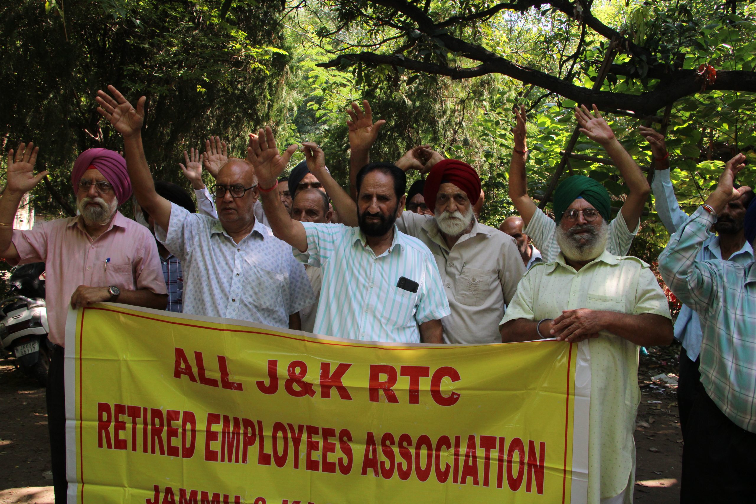 Retired employees hold protest, demand release of long-pending arrears Retired employees hold protest, demand release of long-pending arrears