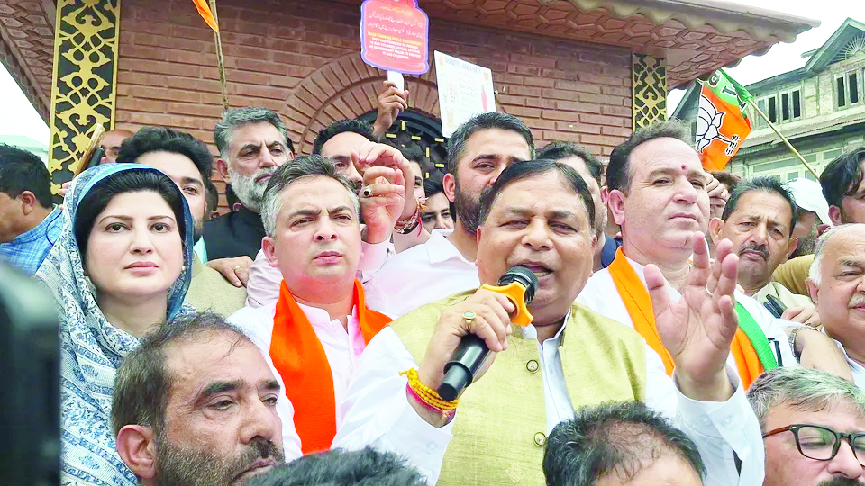 ‘Either work or leave the chair’: Sat Sharma targets Omar Abdullah government at Lal Chowk protest