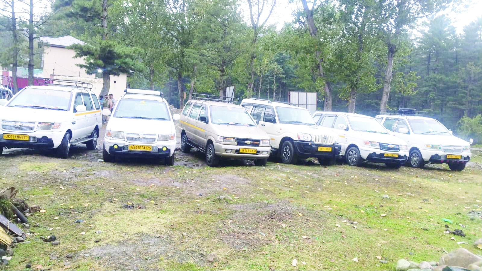 Six vehicles seized in Tangmarg Baramulla for overcharging tourists