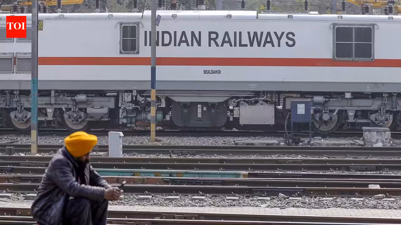 CJP protest: Airfares soar as train services hit; slight rise in last-minute bookings | India News CJP protest: Airfares soar as train services hit; slight rise in last-minute bookings | India News